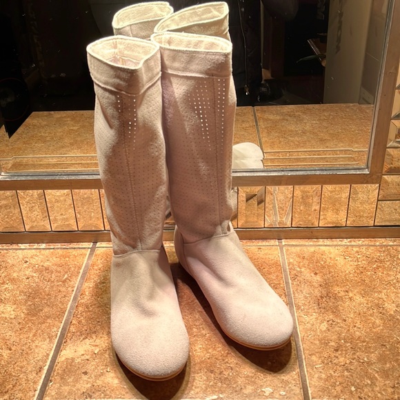 Rampage Shoes - NWOT Gray Suede Flat Boots